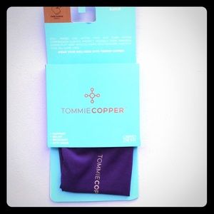 Tommie Copper girls knee sleeve.
